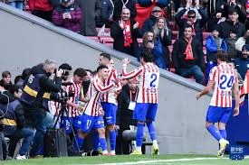 目前女篮最佳阵容应该是：中锋：李月汝，韩旭，张子宇（刘雨彤）。前锋：罗欣棫，张茹，张宇，杨舒予，邓雨婷（唐子婷）。后卫：杨力维，陈玉捷，张曼曼曼，王丽丽（田媛媛）。